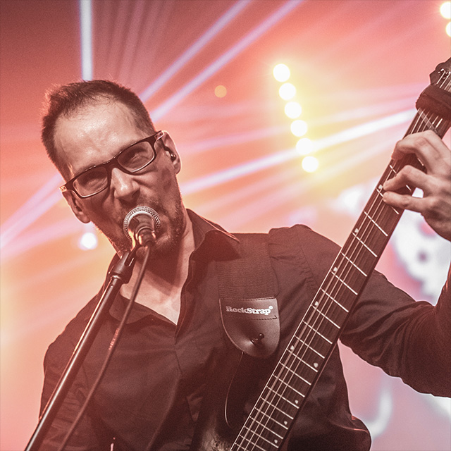 Domotor Gyimesi - singer, songwriter, guitarist